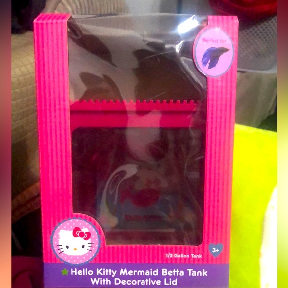 Hello Kitty Mermaid Betta Tank With Decorative Lid - Picture 2 of 5
